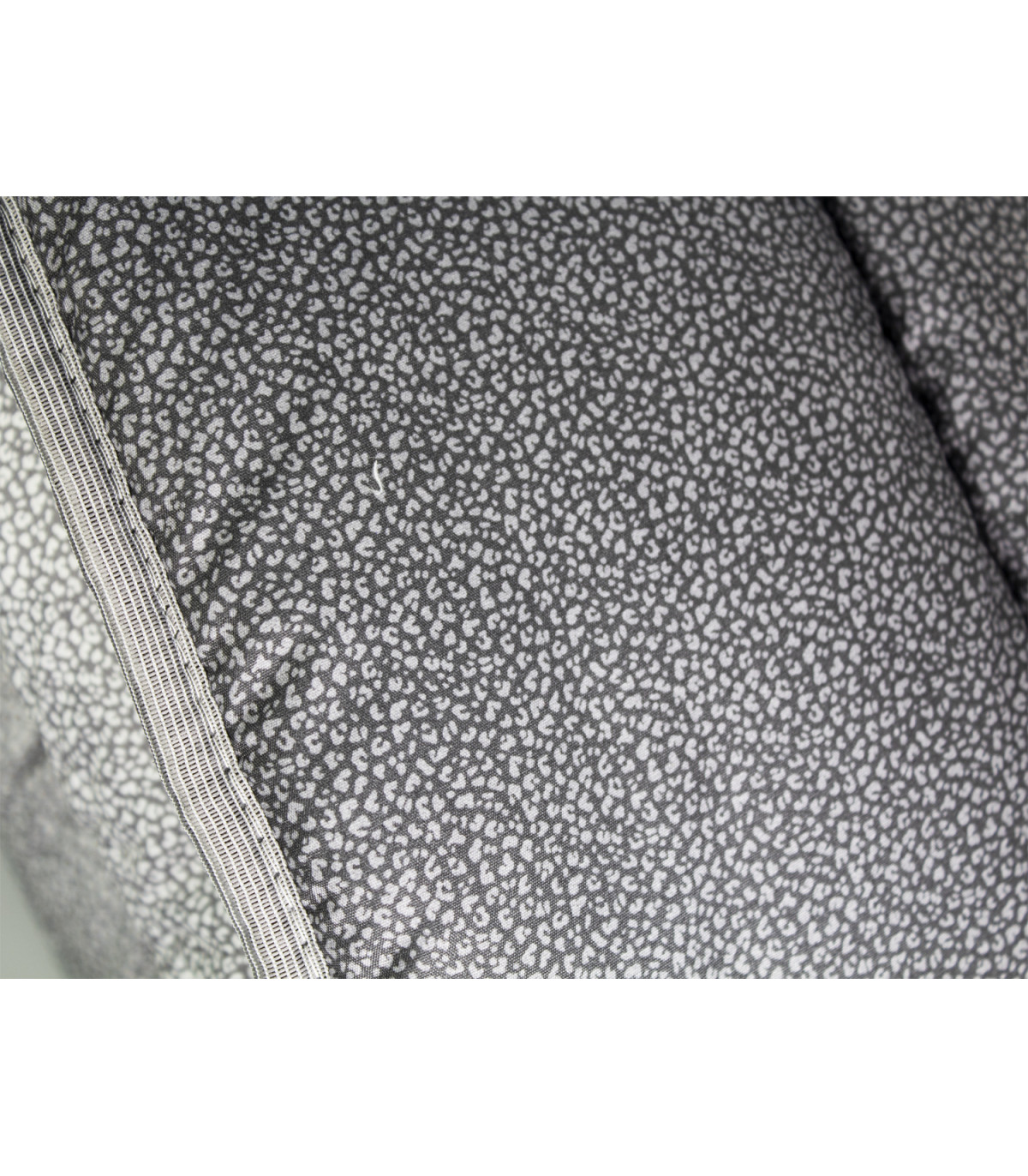 Copriletto Primaverile Estivo da 100 gr/mq Fantasia Elegante Maculata Made in Italy MOD. Borbon Grigio